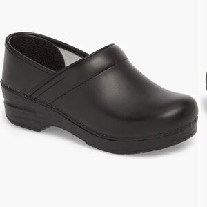 Dansko Professional Clogs in Black Cabrio